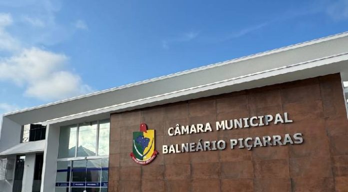 Jovens assumem o poder em Piçarras: Câmara Mirim empossa nova legislatura