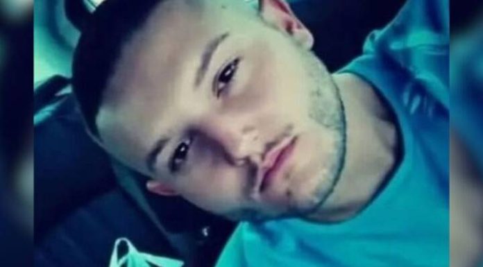 Jovem é morto com tiros na cabeça enquanto bebia com amigos em SC