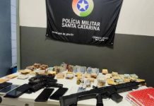 PM de Barra Velha realiza prisões e apreensão de drogas e dinheiro