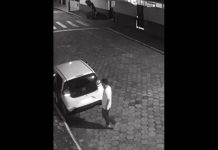 VIDEO Suspeitos tentam roubar um carro, mas fogem levando apenas a mochila que estava no veículo