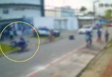 VÍDEO Pai e filho são atropelados após guarda tentar parar moto com o pé em Itajaí