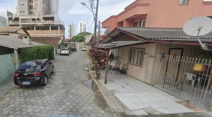 Mulher mata o marido com facada nas costas em Itapema
