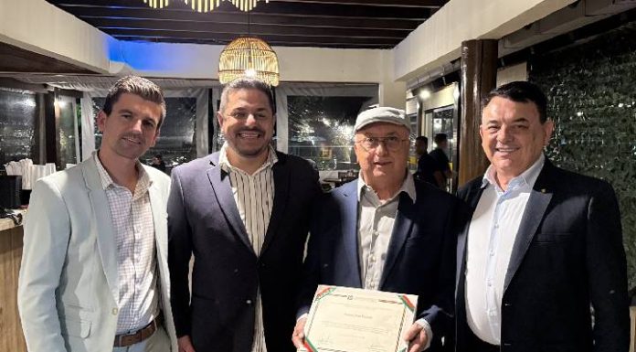 ALESC homenageia Osmar José Vailatti por sua contribuição ao turismo catarinense