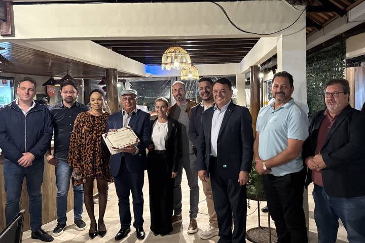 ALESC homenageia Osmar José Vailatti por sua contribuição ao turismo catarinense 1 Novo Projeto 13 3