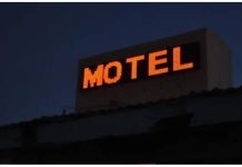 Homem leva duas mulheres para o motel e chama mãe para pagar a conta