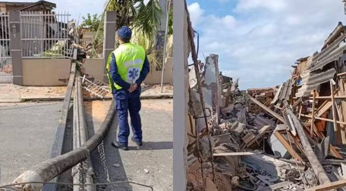 Máquina de grande porte cai sobre casas e assusta moradores