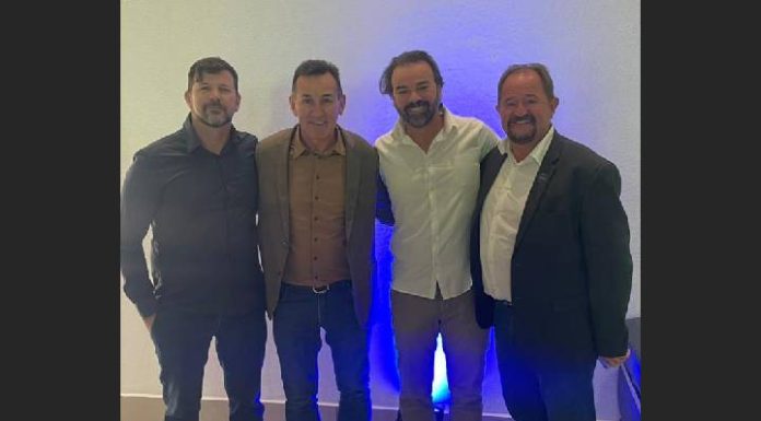 VIDEO No dia do aniversário, Isac é convidado pelo deputado Jorge Goeten para entrega de veículo à saúde de Penha