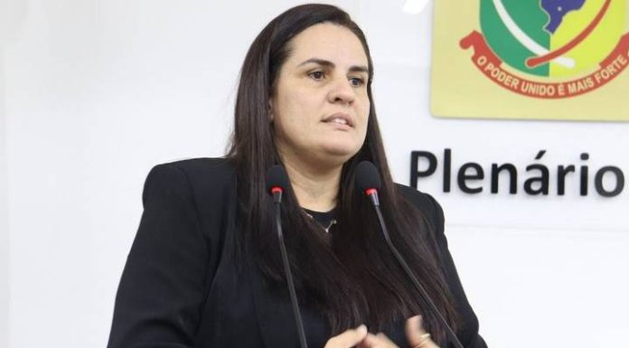 Servidoras da Câmara de Penha se revoltam e abrem guerra contra vereadora