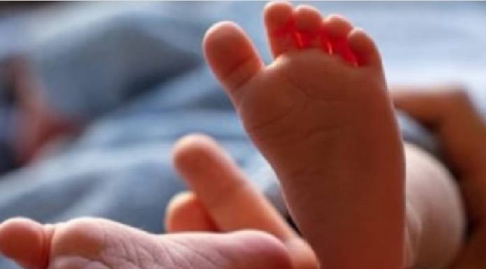 Bebê de um ano é “penhorado” na boca de fumo por dívida de R$ 150