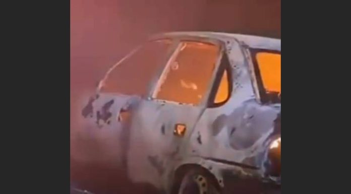 Três corpos carbonizados e mutilados são encontrados em carro incendiado em SC
