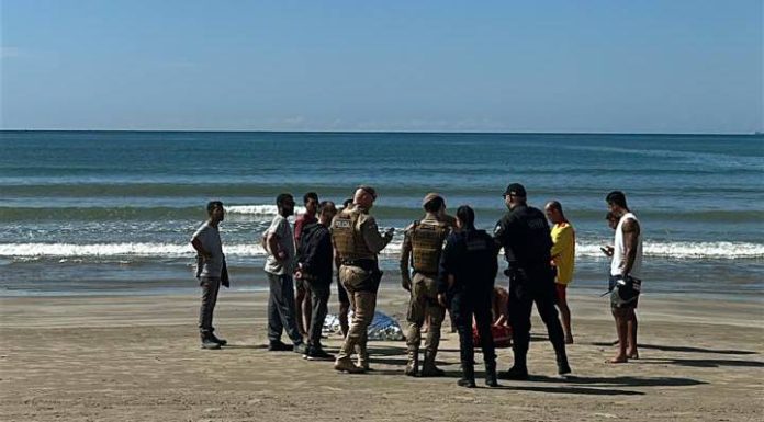 Homem de 61 anos é encontrado morto boiando no mar em Itapema
