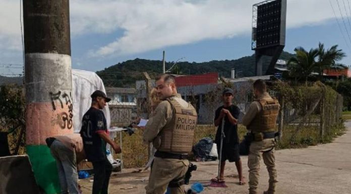 Ação Integrada entre Polícia Militar e Assistência Social atende pessoas em situação de rua em Camboriú