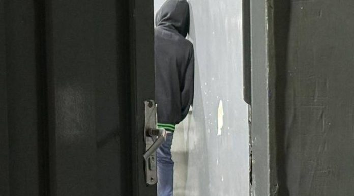 Adolescente de 14 anos é apreendido por estuprar vizinho de 6 anos