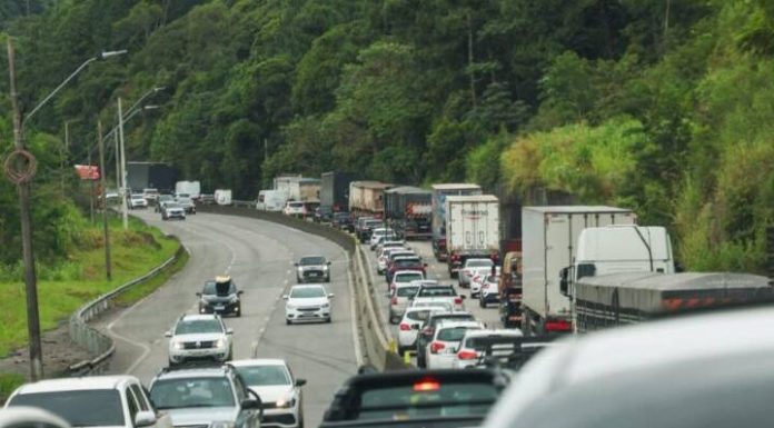 Rodovias federais em SC e PR terão fluxo de 1,2 milhão de veículos no feriado de Corpus Christi