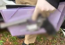 Menino de 13 anos mata a avó e atira no avô por causa do celular