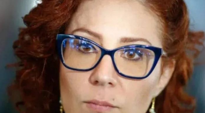 Condenada a 10 anos de prisão por invadir computadores do CNJ, Carla Zambelli sai do Brasil