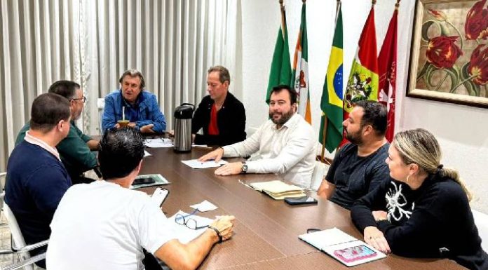 Parceria entre Camboriú e Celesc discute retirada de fiação obsoleta e instalação de subestação