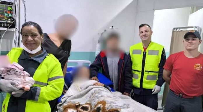 Bombeiros realizam parto dentro de ambulância em Barra Velha