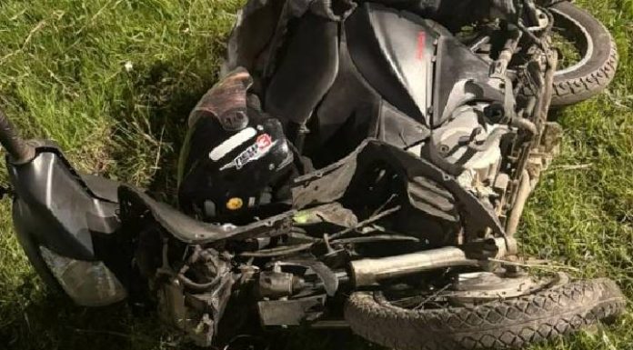 Piloto de moto que bateu em árvore morre no hospital Marieta