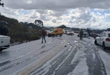 Carro de Chapecó se envolve em acidente múltiplo durante tempestade de granizo em SC