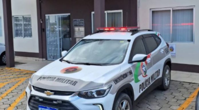 Três suspeitos de roubo a comércio são presos em Barra Velha