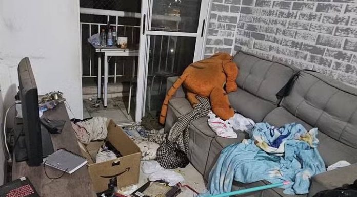 VIDEO Criança de 3 anos é encontrada em apartamento com lixo acumulado e comida podre