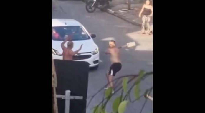 VIDEO Briga termina com golpes de pá e tiros