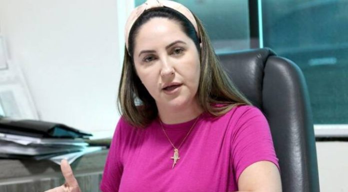 OPINIÃO Primeira-dama de Piçarras, Andressa Pêra pode ser candidata pelo Republicanos. Será?