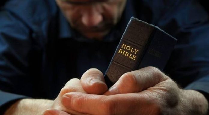 Fiel da igreja é preso suspeito de estuprar criança durante culto em Camboriú