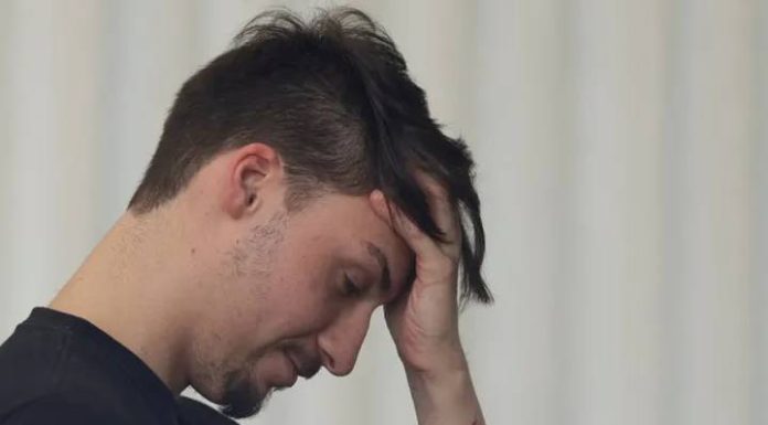 Jair Renan Bolsonaro tem carro guinchado por estacionar em local proibido na Grande Florianópolis