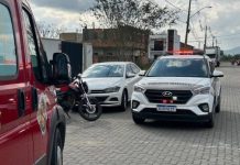 Menina de quatro anos corre para rua e é atropelada