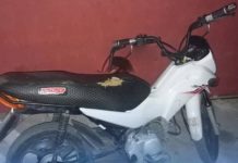Sem dinheiro para pagar o motel, casal empenha moto roubada