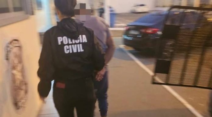 Homem é preso por espancar patrão até a morte após ser demitido em SC