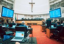 Funcionários públicos de diversas categorias ganham reajuste salarial em SC