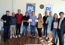 Suplentes de vereador Marco do Tampa e Carla Rudolf dão adeus ao MDB e assinam ficha no PL de Piçarras