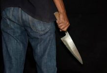 Homem armado com faca invade casa, ataca vizinhos e deixa feridos
