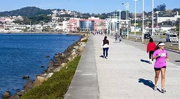 Frio começa a perder força em SC nesta segunda-feira de sol e nevoeiros