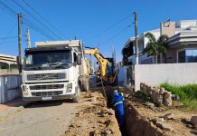 Implantação da rede de esgoto gera emprego em Águas de Penha