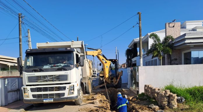 Implantação da rede de esgoto gera emprego em Águas de Penha
