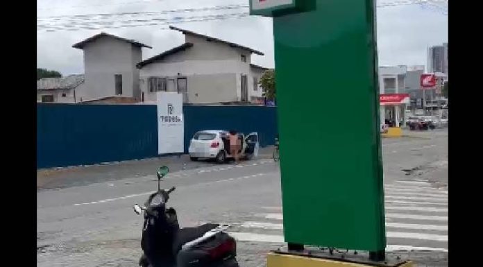 VIDEO Mulher pelada é largada na Praia Alegre em Penha