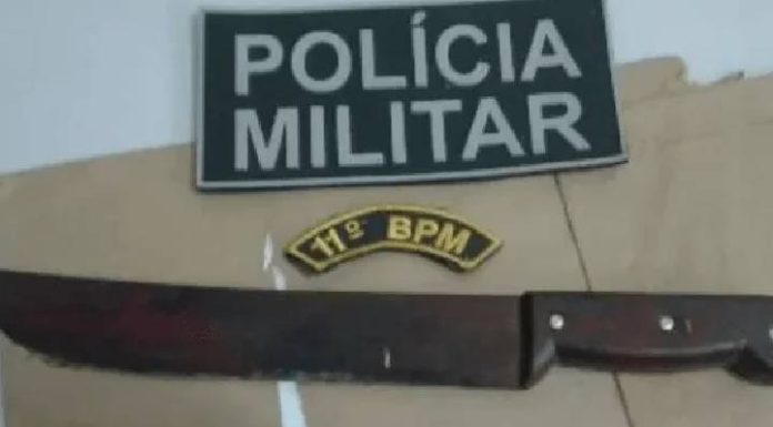Mulher leva golpes de facão nos braços e nas pernas em Barra Velha