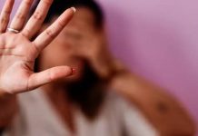 Pai é preso por estupro após áudio gravado pela mãe da adolescente