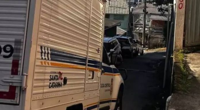 Mulher que matou namorada a facadas é condenada a 35 anos em Itajaí