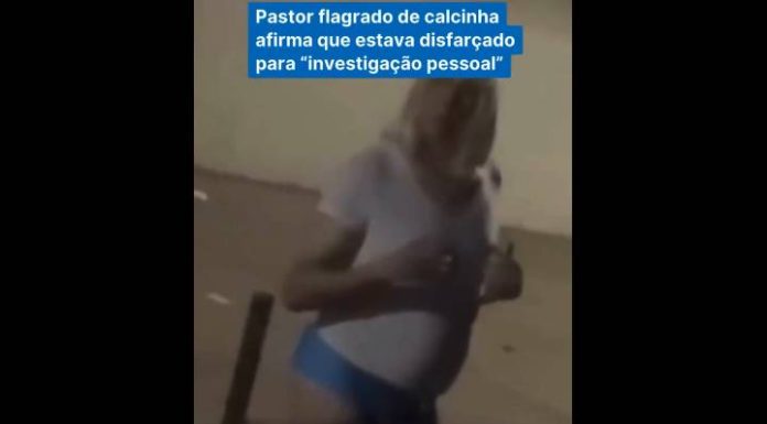 VIDEO Pastor é flagrado de peruca e calcinha próximo a um bar
