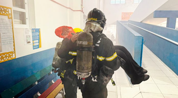 Alunos de Penha passam por simulado de incêndio