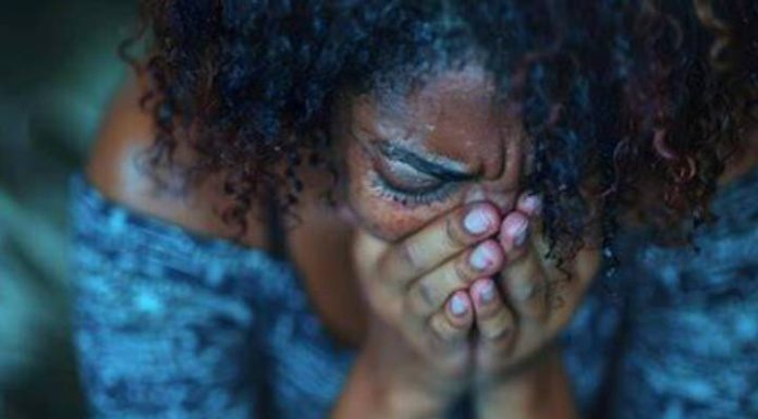 Homem é preso após forçar mulher a tomar soda cáustica