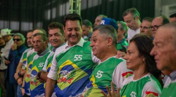 Pré-candidato a presidente, Ratinho Júnior marca presença em evento do PSD em BC