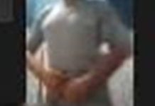 VIDEO Homem mostra o pênis em audiência virtual