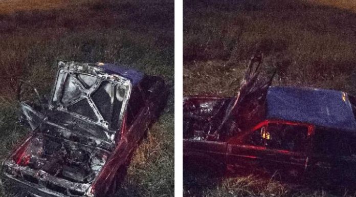 Dono empurra veículo incendiado para evitar que fogo atingisse residência em Penha