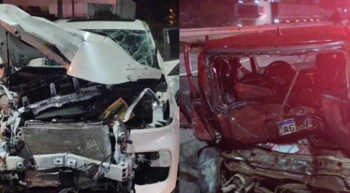 Acidente em Barra Velha entre dois carros e uma moto deixa quatro pessoas feridas